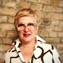 Lela-Sakovic-konsultant-za-komunikaciju-partner-u-projektu-BeRiskProtected-i-glavna-i-odgovorna-urednica-portala-Sve-o-osiguranju-1-edited-1
